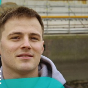 Jess von KIKA Live trifft Tom Gregory